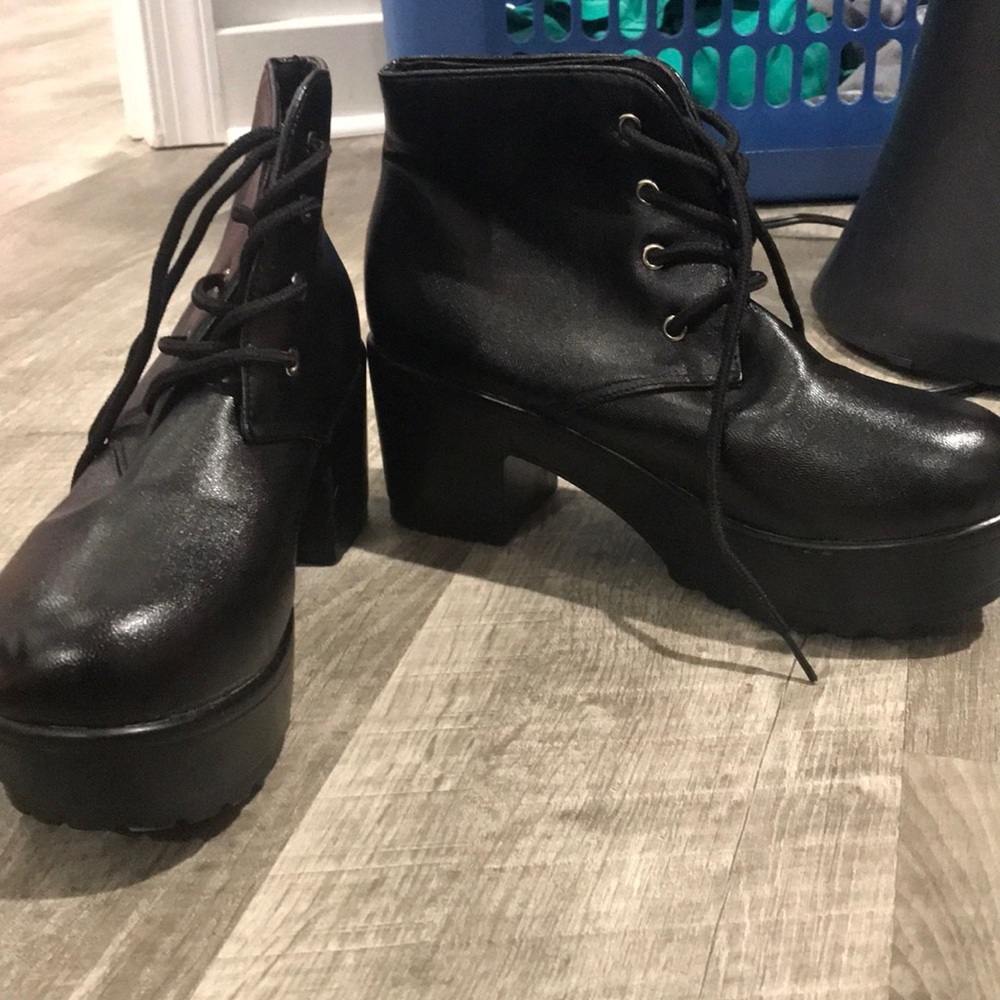 Basic black boots